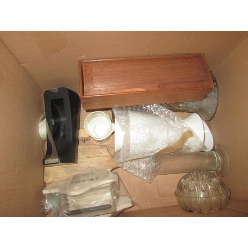 623 - Box of decorative china and glassware