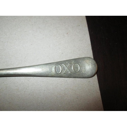 225 - Collectors tin : Long plated advertising OXO spoons