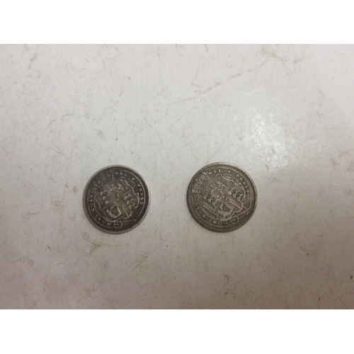 40 - Coins : 2 x silver sixpences 1816 & 1819