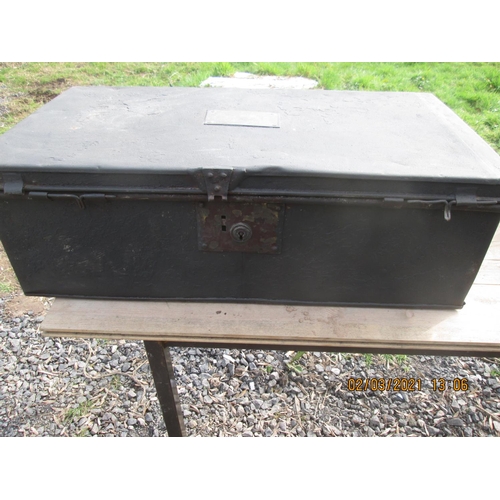 1A - Vintage metal trunk