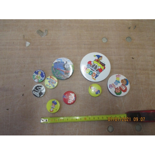 39 - Various childs tin badges