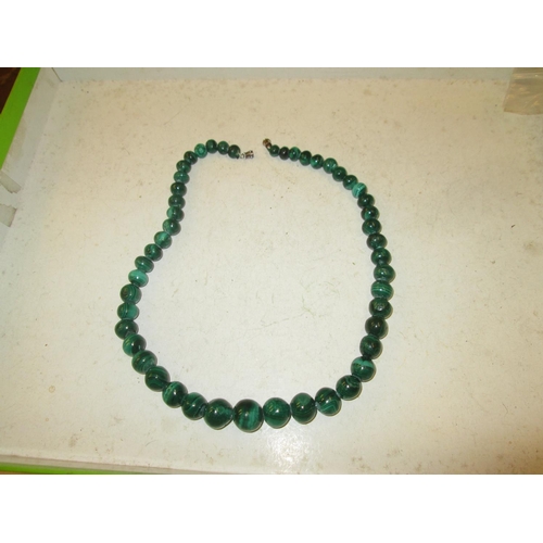 111 - Graduated beaded malachite necklace 48 cms