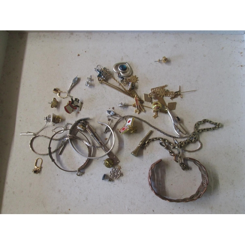 25 - Costume jewellery in a box