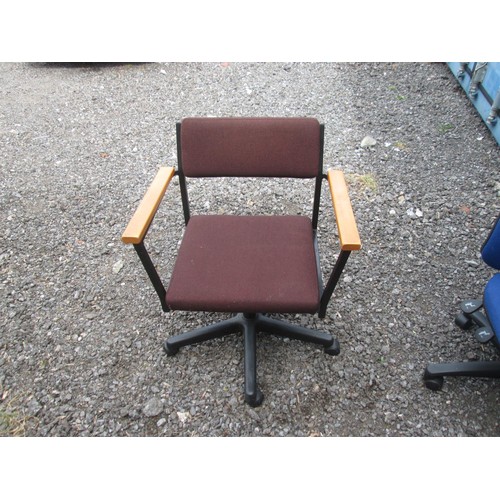 711 - office chair