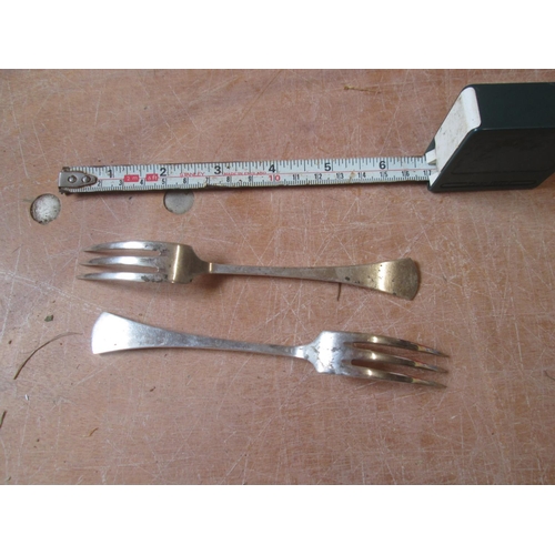 64 - Pair of 800 silver cake forks 67 g