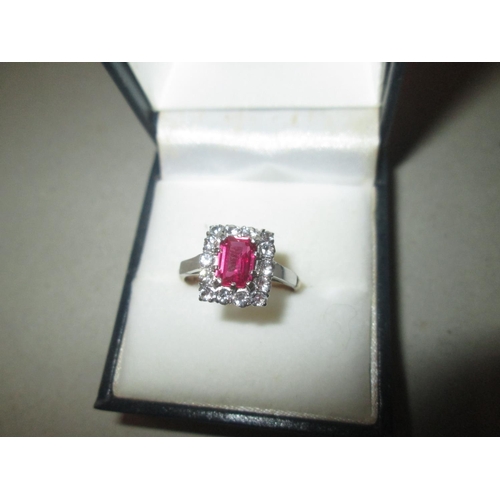 87 - 9 ct gold ring set with ruby coloured stone size K-L. 3.1 g