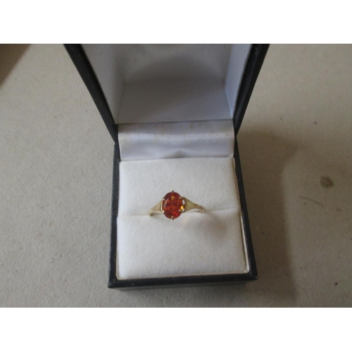 89 - 9 ct gold ring set with orange coloured stone, size N, 1.2 g