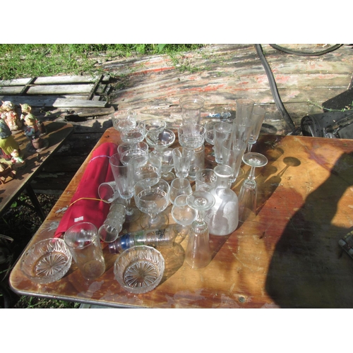 125 - Assorted glassware