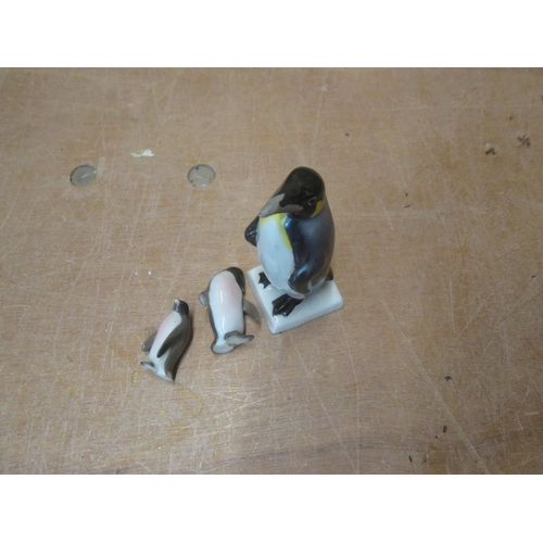 292 - 3 x porcelain penguins, smaller damaged