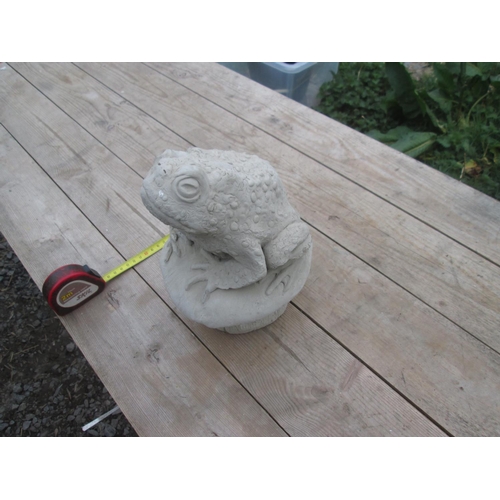 345 - Composite stone garden ornament : Frog finial