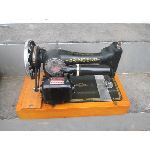 377 - Vintage Singer sewing machine in hardcase