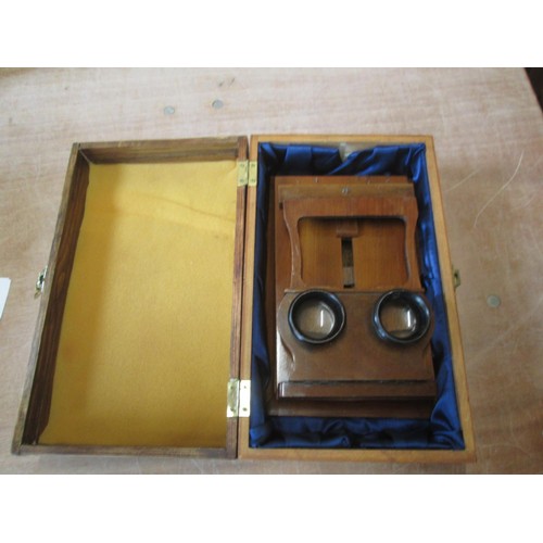 427 - Good quality Victorian mahogany stereoscopic view finder in a later well fitting presentation box