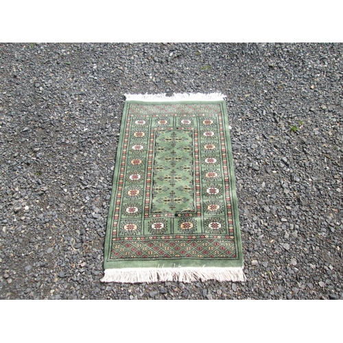 445 - Mid 20th century Persian wool rug 59 cms x 98 cms