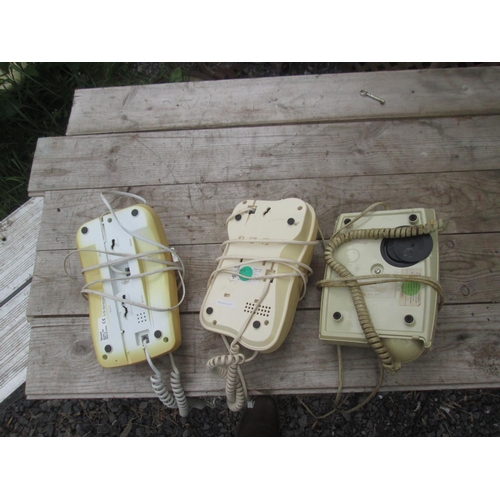 448 - 3 x BT telephones