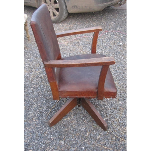 455 - Early 20th century oak and leather revolving office chair with makers mark, leather split on front