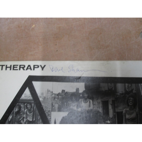 50 - Single vinyl record album : Therapy ; Bringing the House Down signed by Dave Shannon