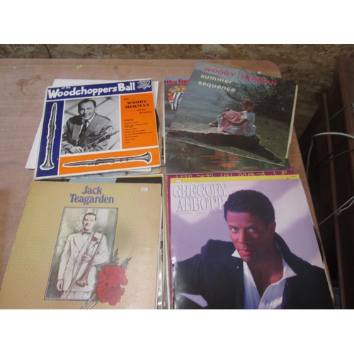 81 - 20 x various jazz and pop records