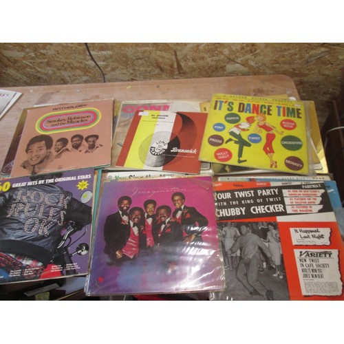 105 - 30 x various vinyl records : multi thematic, compilations, country and others