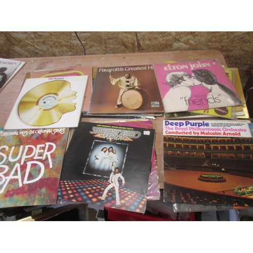 105 - 30 x various vinyl records : multi thematic, compilations, country and others