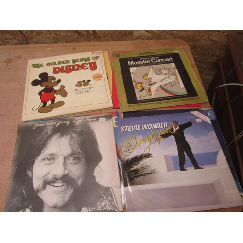 106 - 32 x vinyl record albums : multithematic throughout