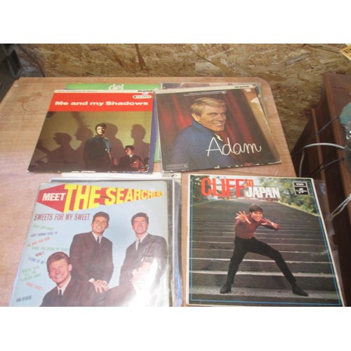 113 - 18 x records : classic artists from the 1960s Cliff Richard etc.