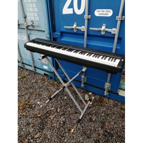 490 - Yamaha electric organ on folding stand