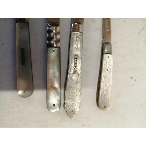 117 - 4 x silver bladed mother of pearl handle folding fruit knives