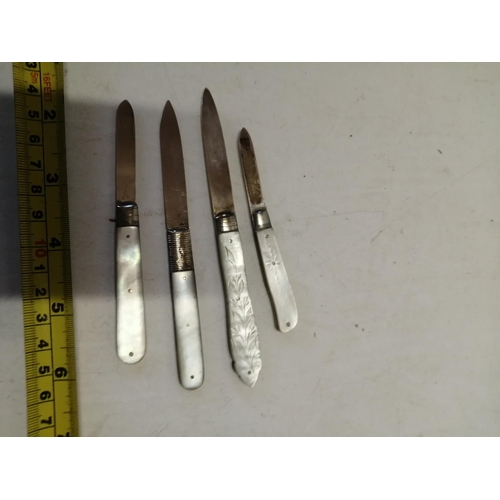 117 - 4 x silver bladed mother of pearl handle folding fruit knives