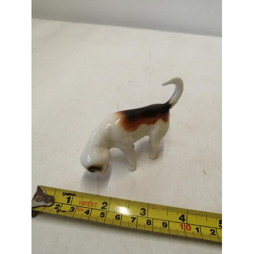 177 - Beswick figure of a dog : Fox hound gloss glaze in good order