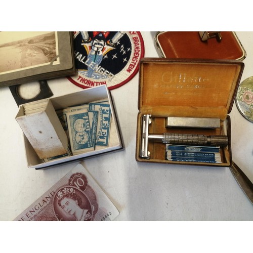 189 - Box of oddments : vintage Gillette razor with extra blades, 10 Shilling note from circ., plated ware... 