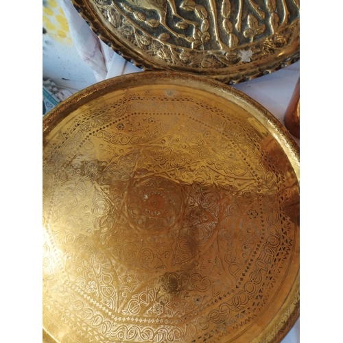 194 - 2 x Indian brass Benares trays, vintage spirit level & 3 x copper tankards