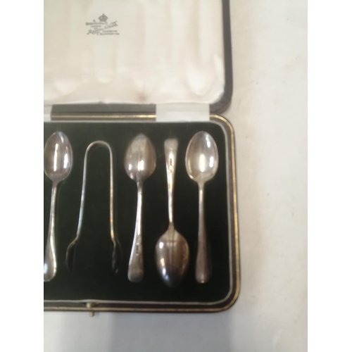 380 - Set of six teaspoons and sugar tongs in presentation case Sheffield 1916 Mappin and Webb 93 g