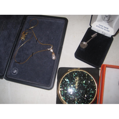 392 - Costume jewellery, silver letter clip, compact, Watermans fountain pen in box of issue etc.