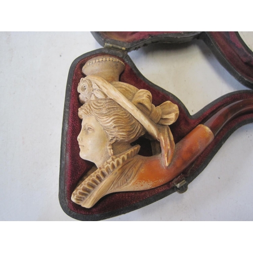 427 - Late 19th century carved meerschaum pipe in case of issue