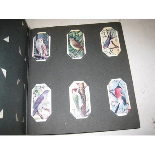 493 - Assorted albums of Commemorative issue cigarette cards by major manufacturers fixed in albums, loose... 