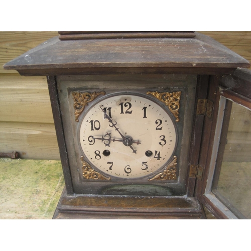 512 - Early 20th century mantle clock with chime in oak case, NO pendulum