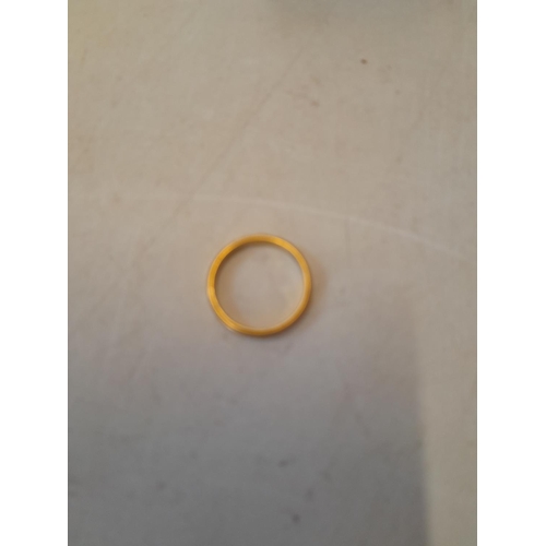 519 - 22 ct gold wedding band size, M, 2.9 g