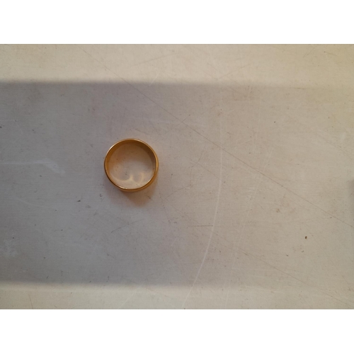 520 - 22 ct gold wedding band size R , 6.1 g