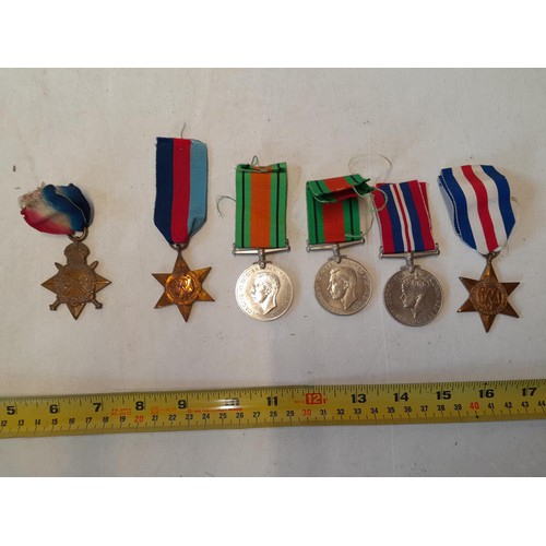 572 - Various medals : 1914 - 1915 Star awrded to W 3187 Gunner T H Phillips R F A & Word War II medals