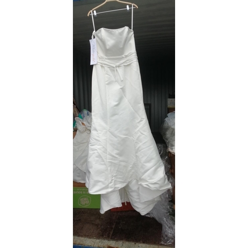 33 - Textile : Ladies wedding dress / gown, size 14 by Pure Bride