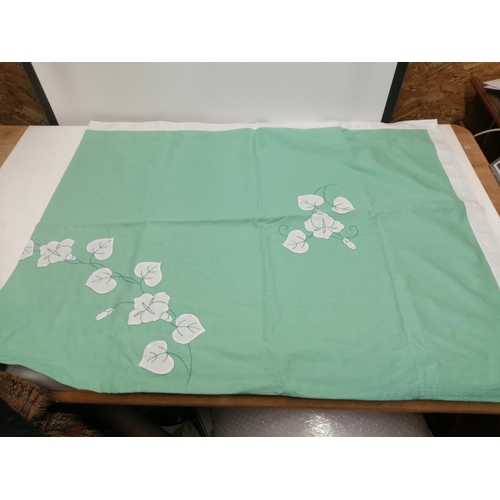 58 - Vintage cotton table cover : green fabric with applied floral decoration 66