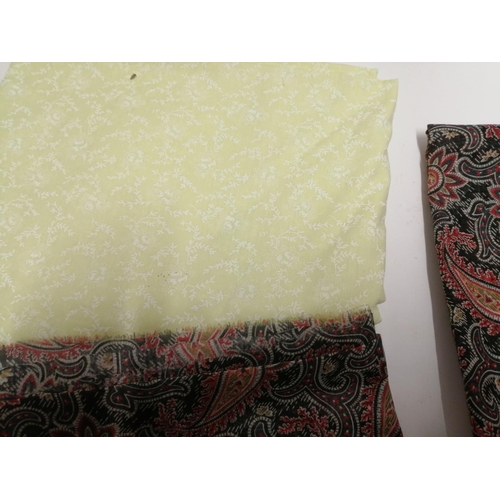 76 - Textiles : 4 x pieces of paisley fabric, yellow ground with white decoration and one other