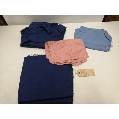 77 - Fabrics : 2 x pieces of dark blue linen 34