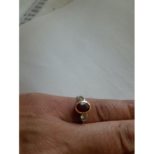 521 - 18 ct gold ring set with two diamonds and  garnet size N, 4.4 g