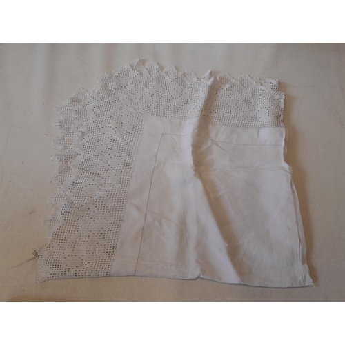119 - Vintage cotton and crochet table cloth