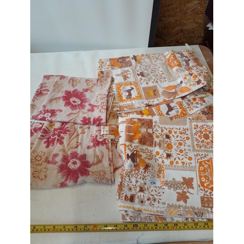 136 - 3 x pieces of curtain material and two other pieces of floral decorated fabric