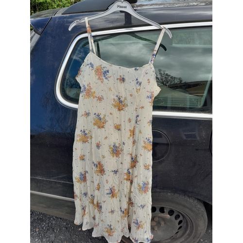 152 - Vintage Unit 1 ladies floral dress, size 42