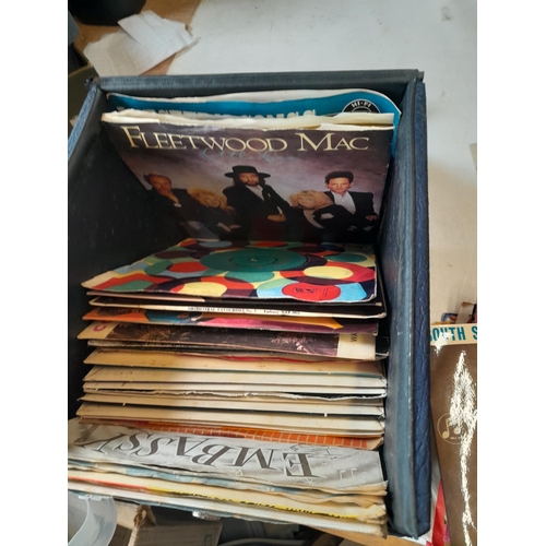 99 - 45's  single vinyl records in carry case  : 60's - 90' commercial pop