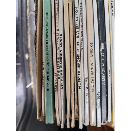 110 - Box of vinyl record albums : Dixieland jazz, jazz and easy listening