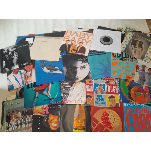 111 - Crate of vinyl 45 singles : 60's - 90' commercial pop